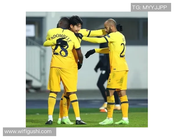 足球明星定制卫衣潮流新选择让你在球场外也能尽显风采